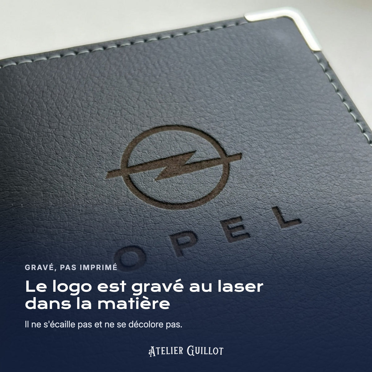Logo Opel gravé au laser dans le simili cuir