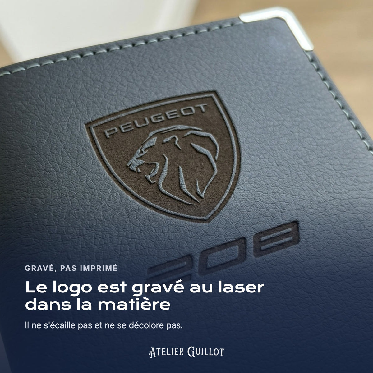 Logo Peugeot 208 gravé au laser dans le simili cuir