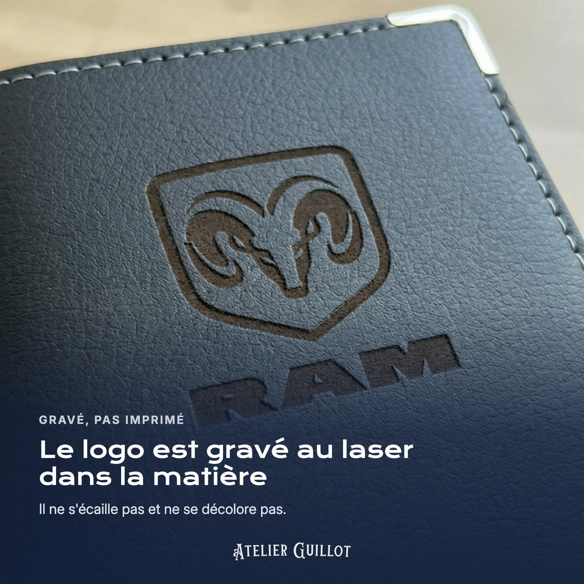 Logo RAM gravé au laser dans le simili cuir