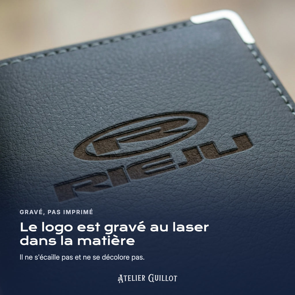 Logo Rieju gravé au laser dans le simili cuir