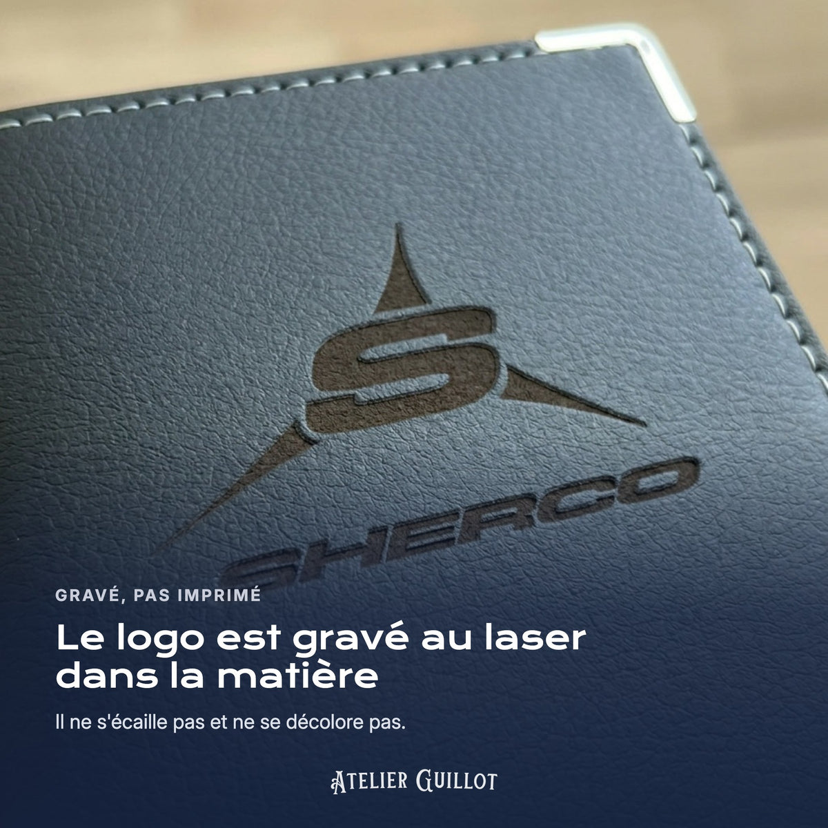 Logo Sherco gravé au laser dans le simili cuir