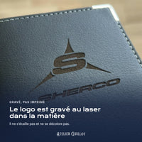 Logo Sherco gravé au laser dans le simili cuir