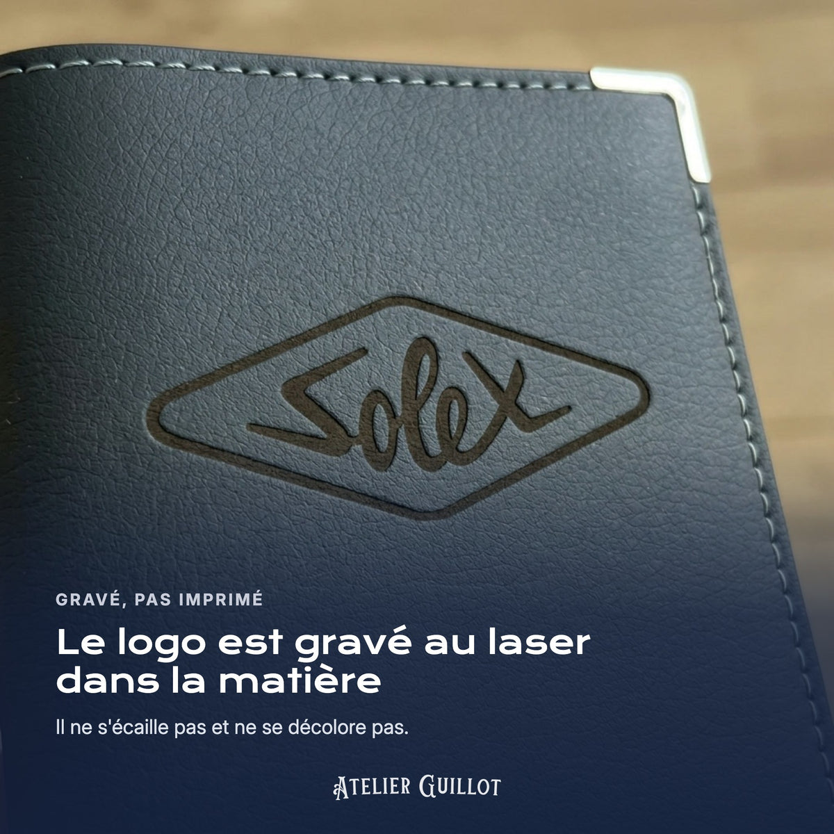 Logo Solex gravé au laser dans le simili cuir