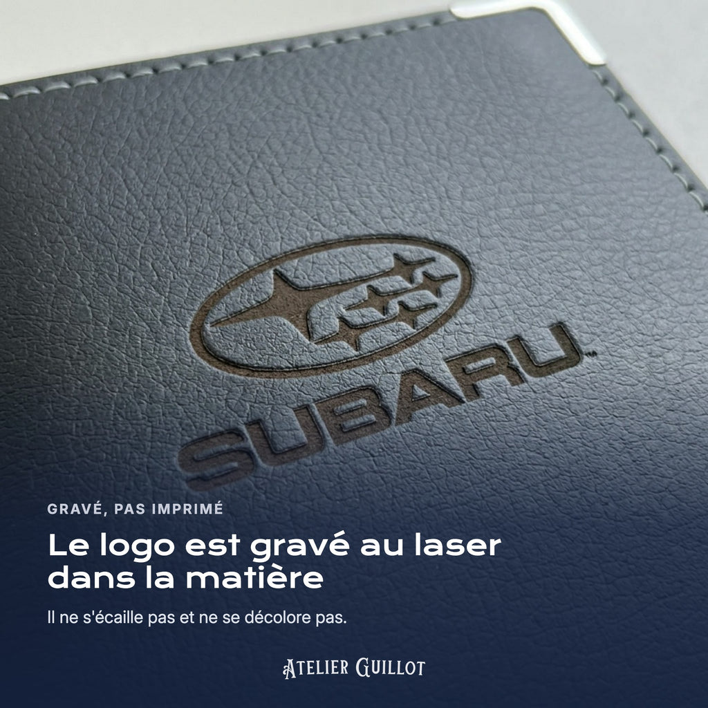 Logo Subaru gravé au laser dans le simili cuir