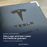 Logo Tesla Model Y, per Laser in Kunstleder graviert
