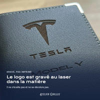 Logo Tesla Model Y gravé au laser dans le simili cuir