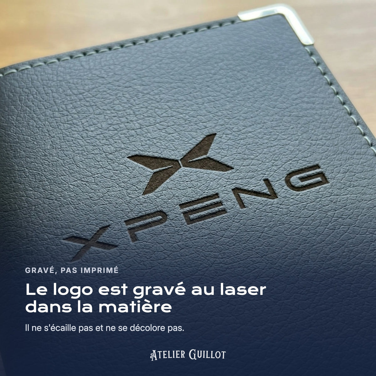Logo Xpeng gravé au laser dans le simili cuir
