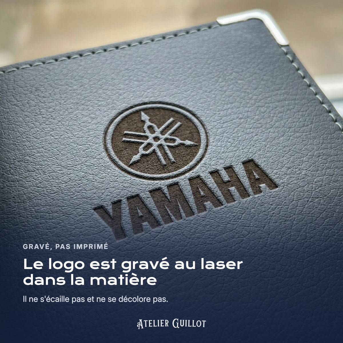 Logo Yamaha gravé au laser dans le simili cuir