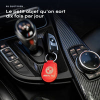 Porte-clés gravé BMW M4 F82 dans la console d'une BMW M4