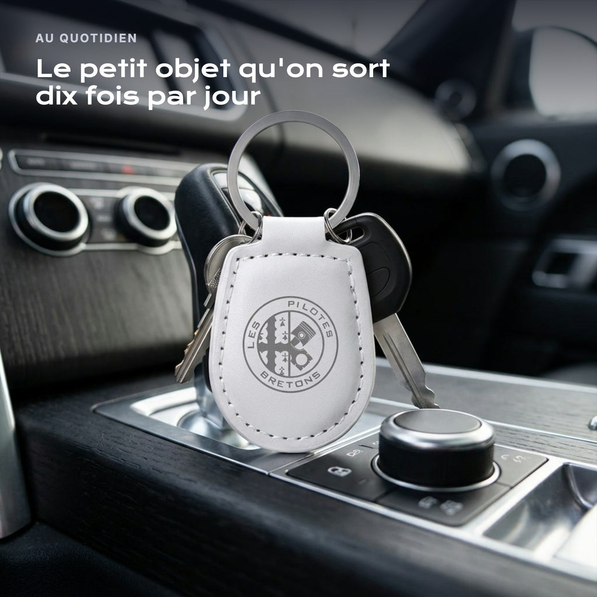 Porte-clés Les Pilotes Bretons gravé, accroché à une clé
