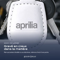 Logo Aprilia gravé au laser dans le simili cuir
