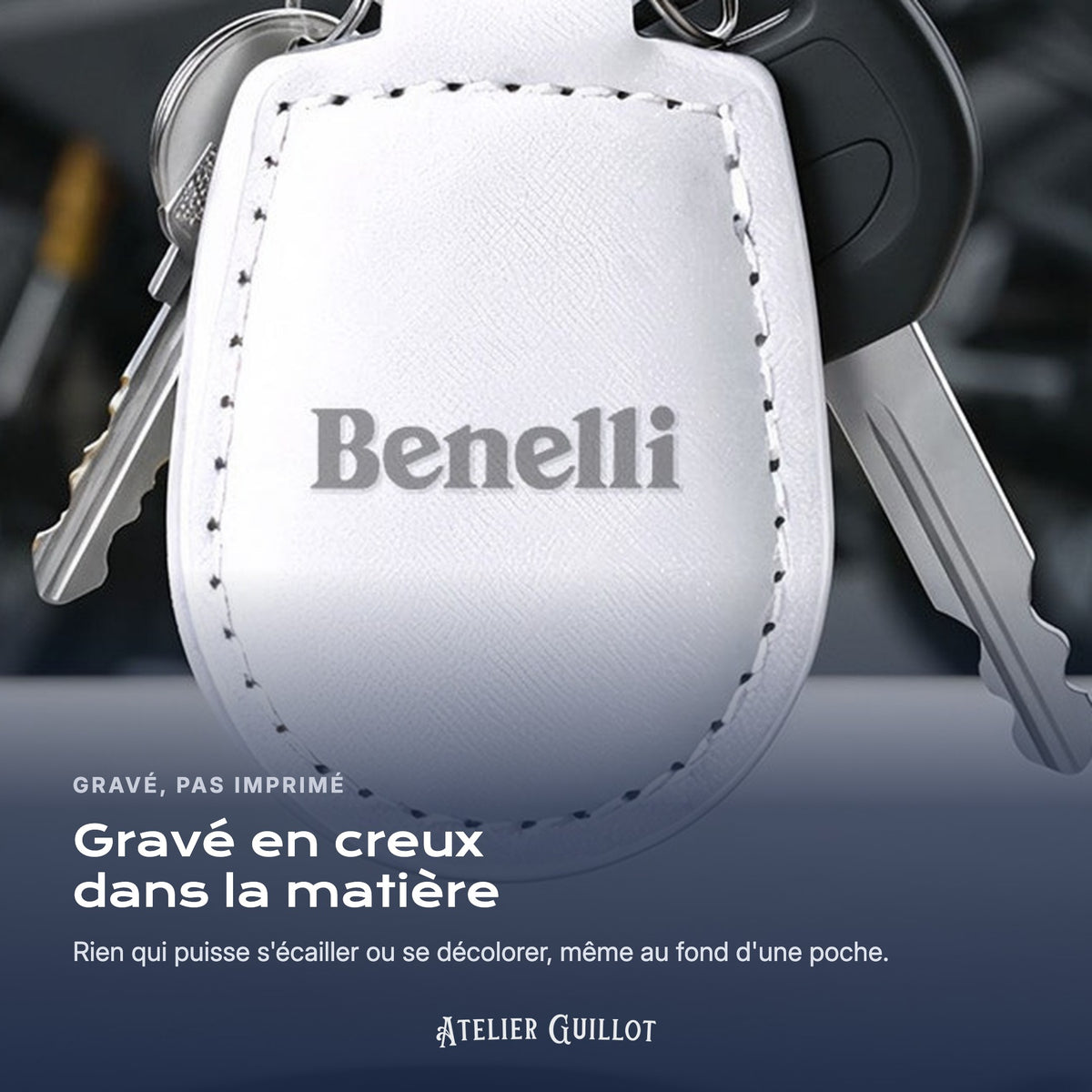 Logo Benelli gravé au laser dans le simili cuir