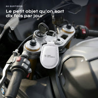 Porte-clés BMW Motorrad gravé, accroché à une clé