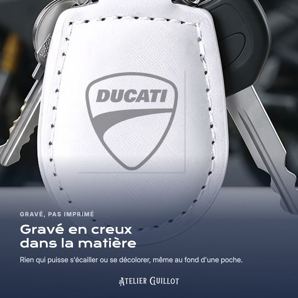 Logo Ducati gravé au laser dans le simili cuir
