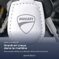 Logo Ducati gravé au laser dans le simili cuir