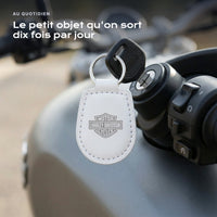 Porte-clés Harley-Davidson gravé, accroché à une clé