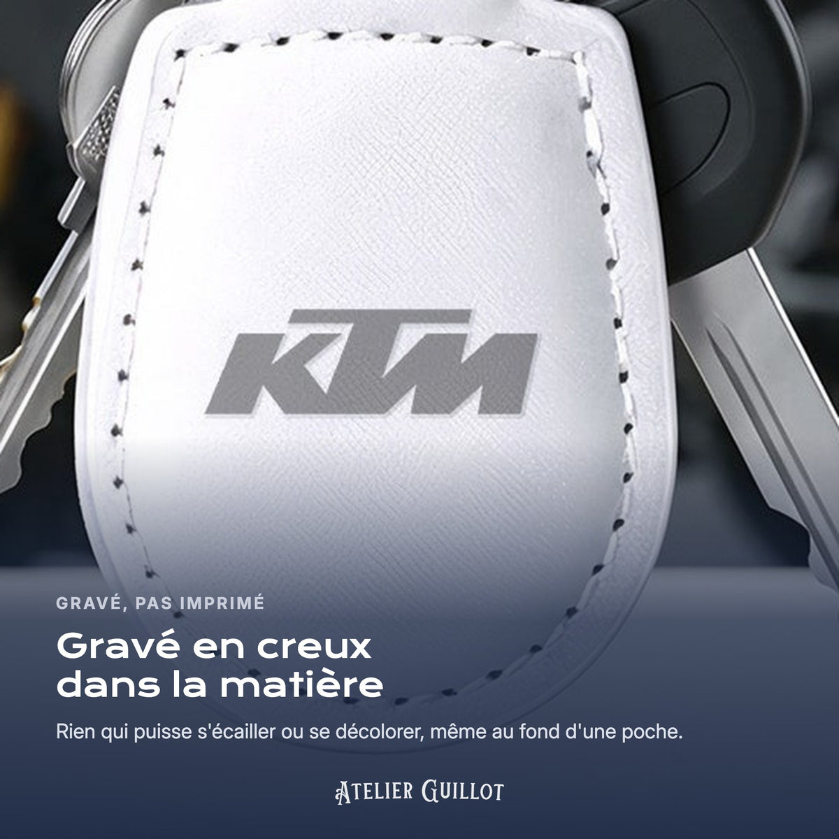 Logo KTM gravé au laser dans le simili cuir