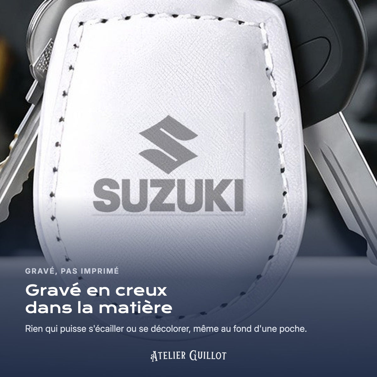 Logo Suzuki gravé au laser dans le simili cuir