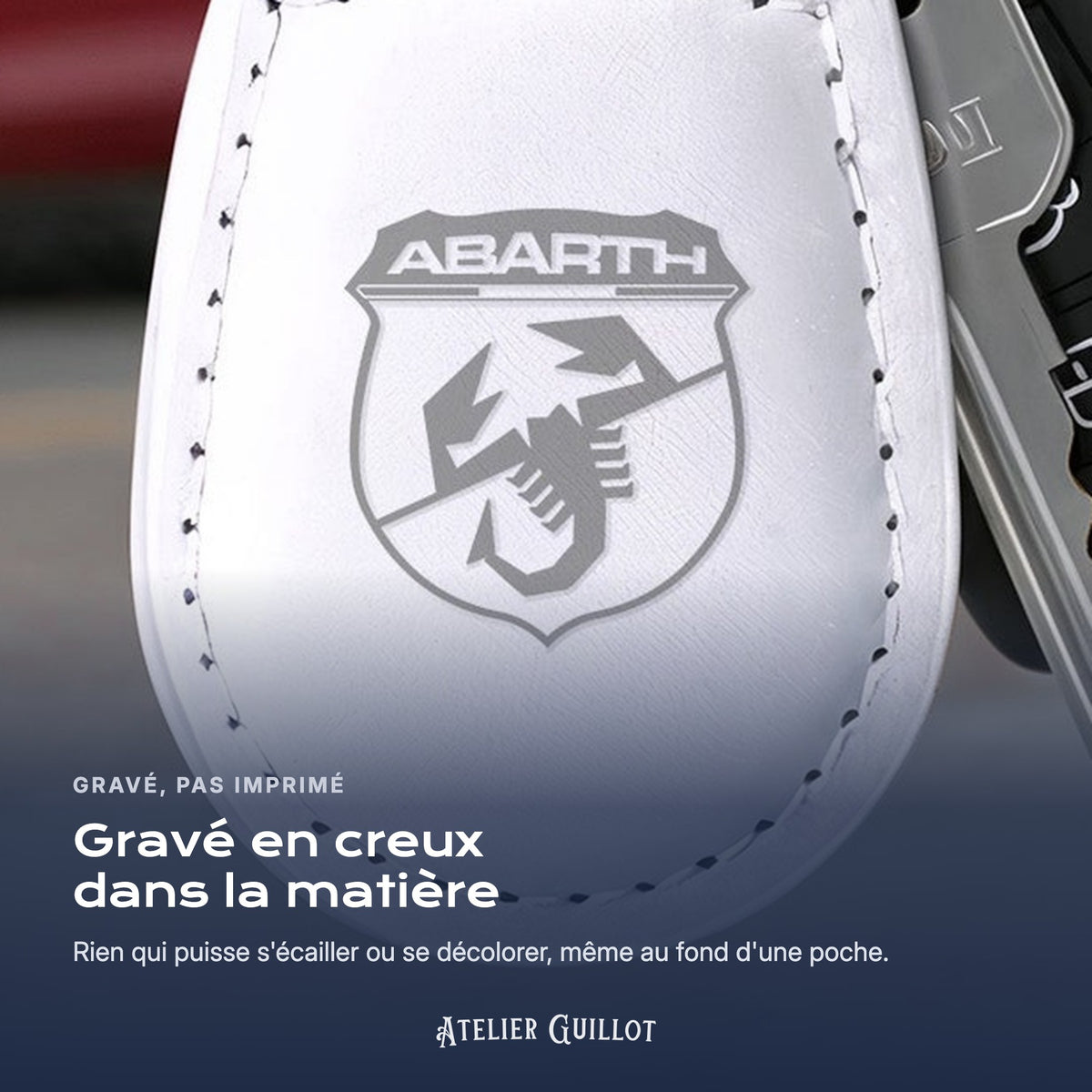 Logo Abarth gravé au laser dans le simili cuir