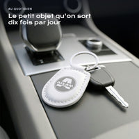 Porte-clés Aixam gravé, accroché à une clé