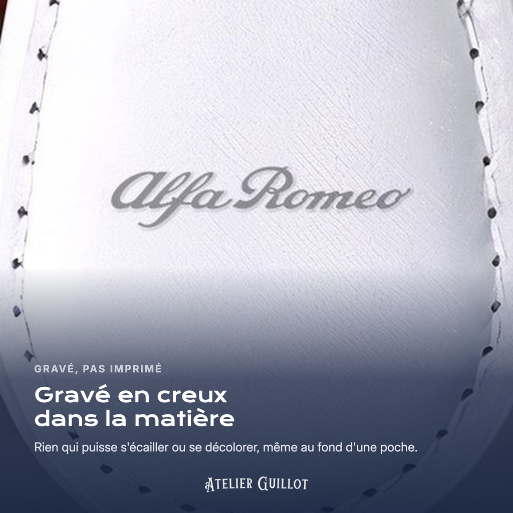 Logo Alfa Romeo gravé au laser dans le simili cuir