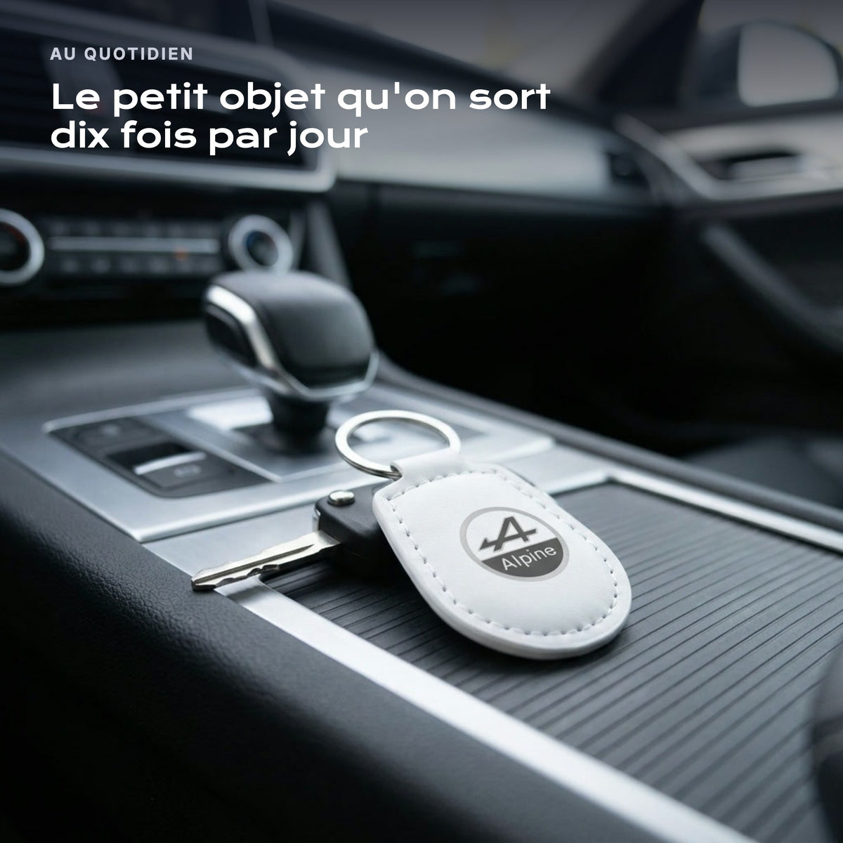 Porte-clés Alpine gravé, accroché à une clé