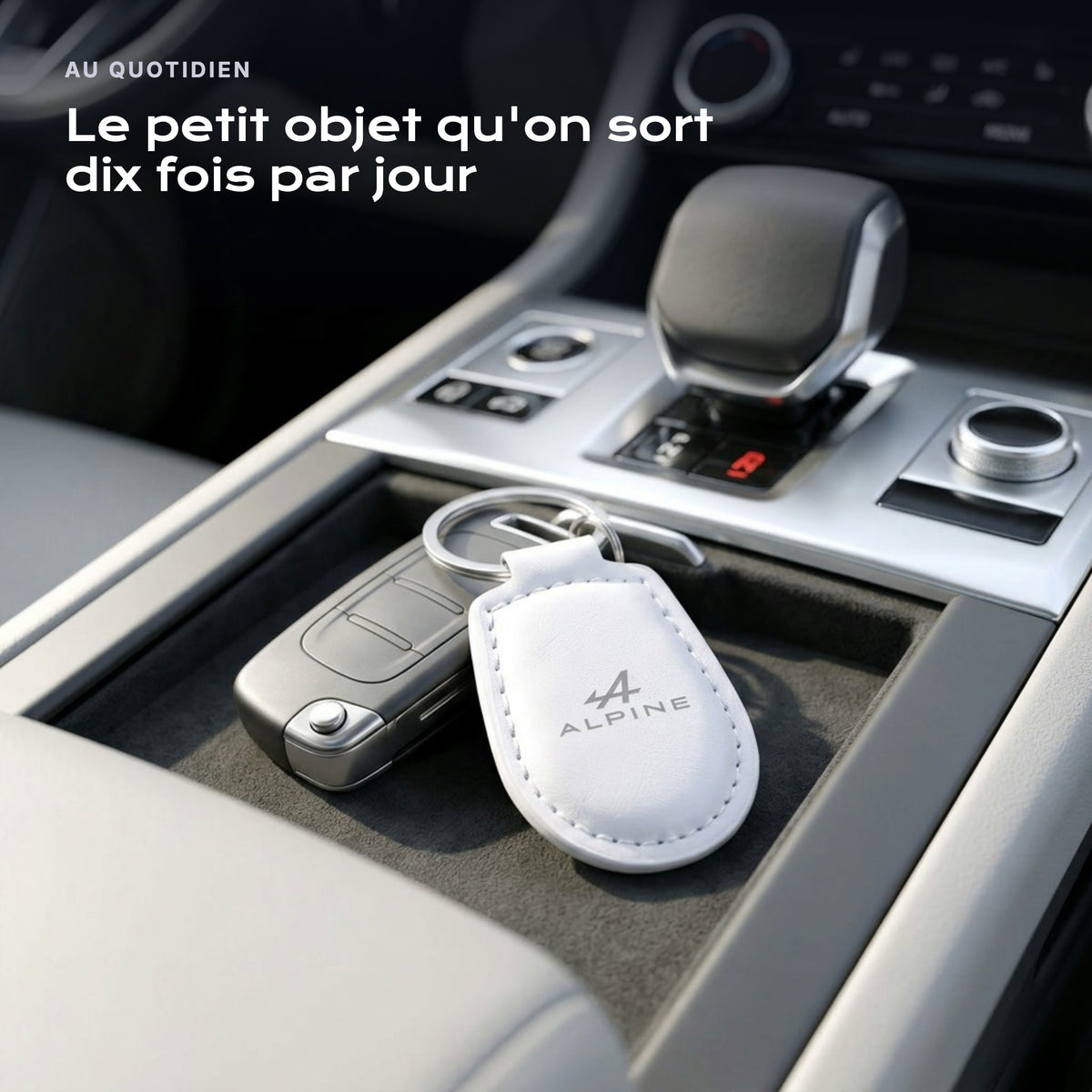 Porte-clés Alpine gravé, accroché à une clé