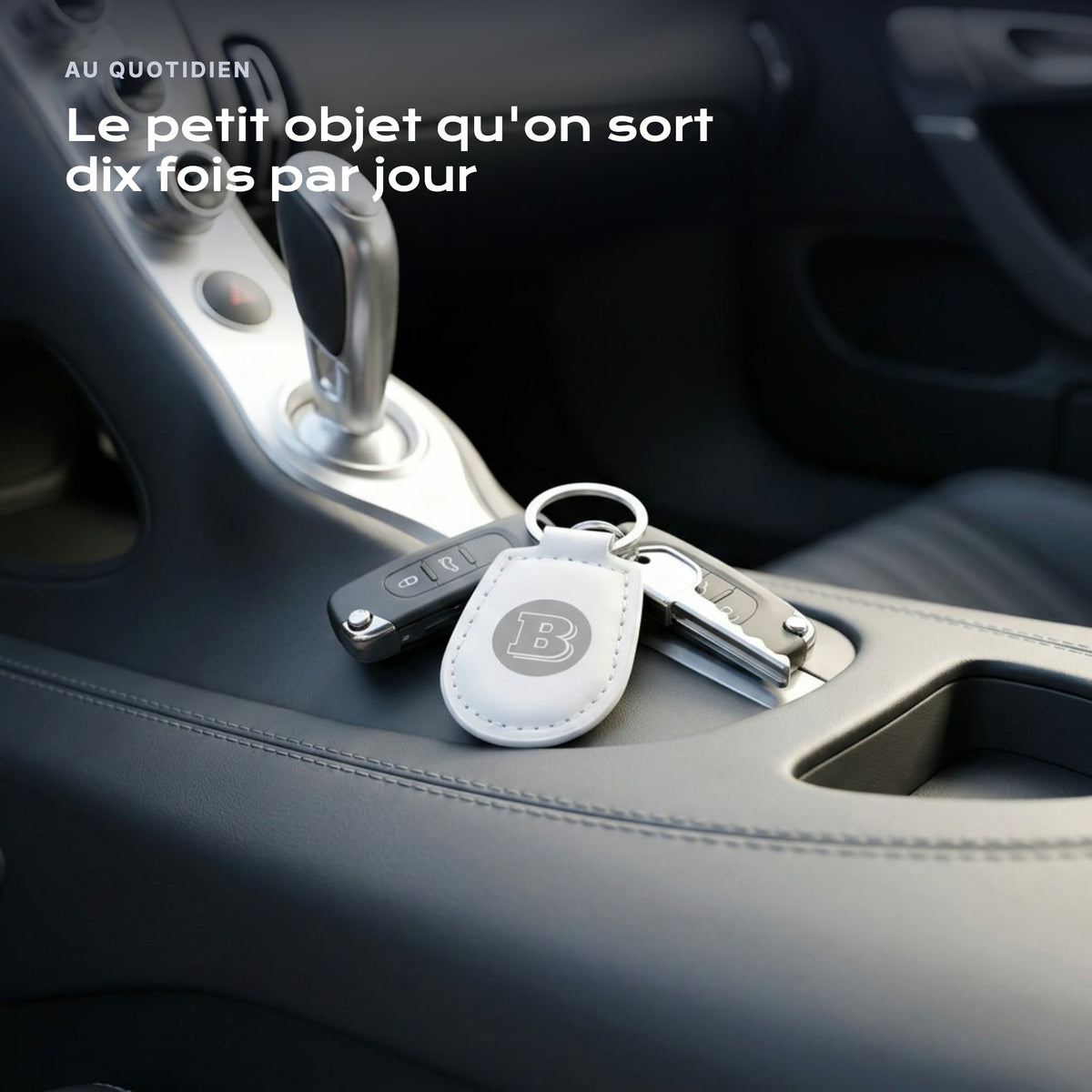 Porte-clés Bugatti gravé, accroché à une clé