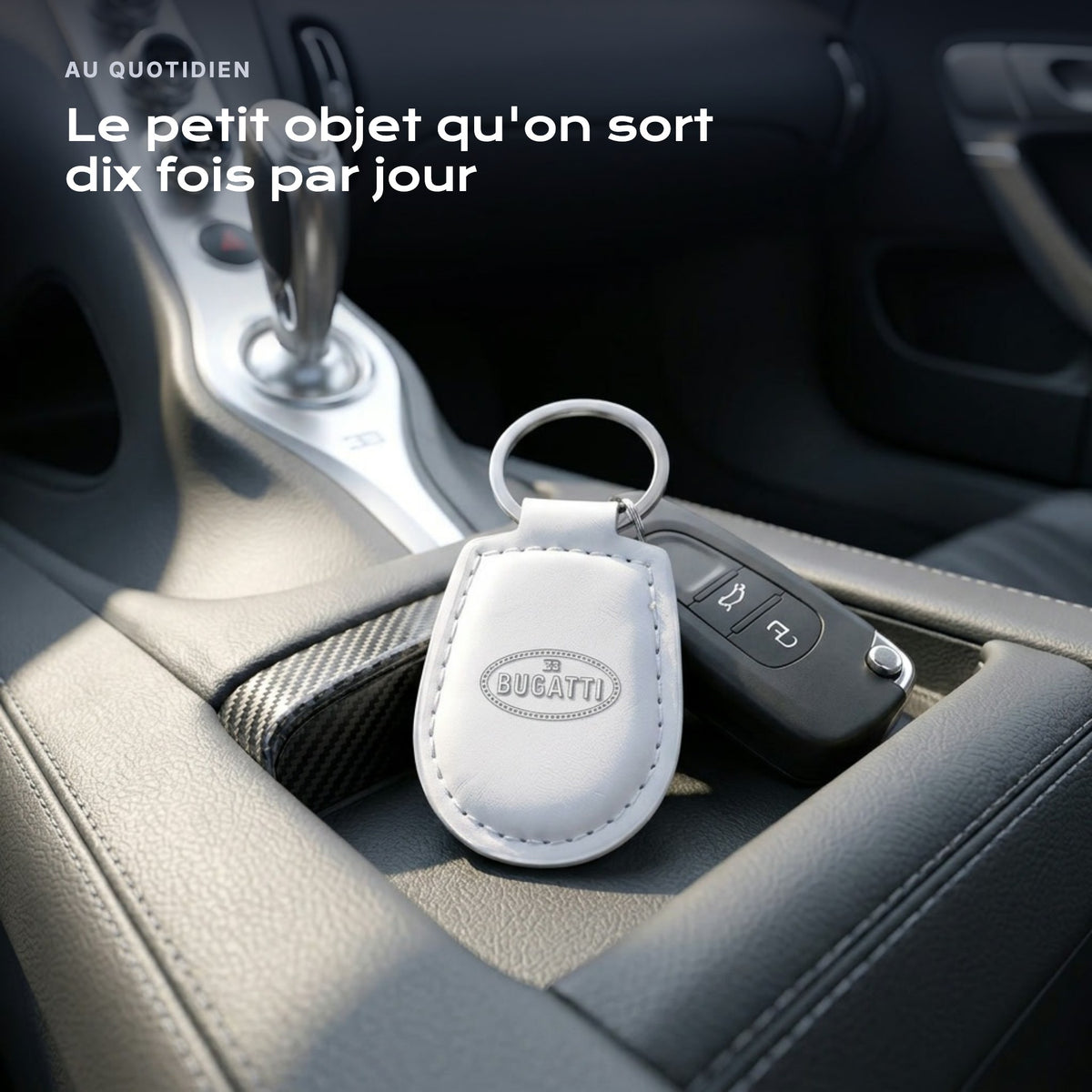 Porte-clés Bugatti gravé, accroché à une clé
