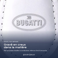 Logo Bugatti gravé au laser dans le simili cuir