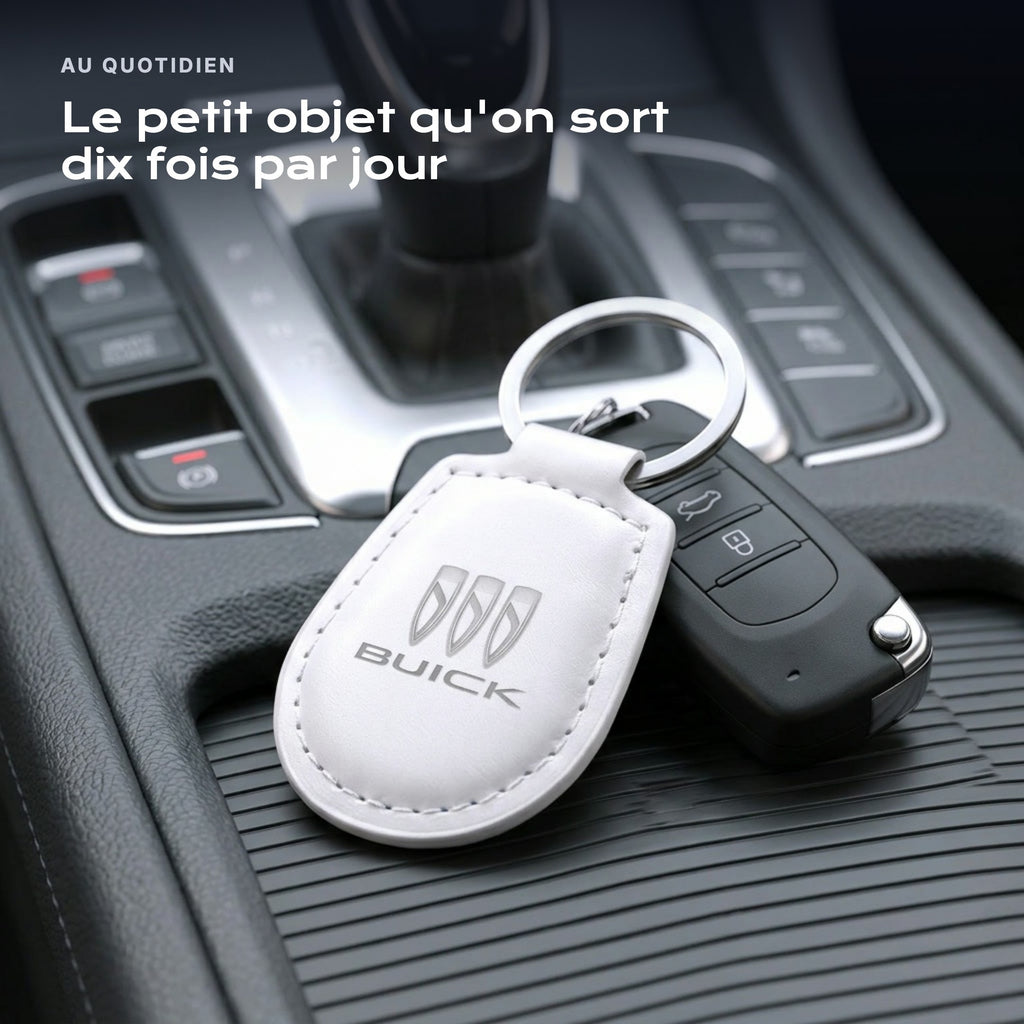 Porte-clés Buick gravé, accroché à une clé