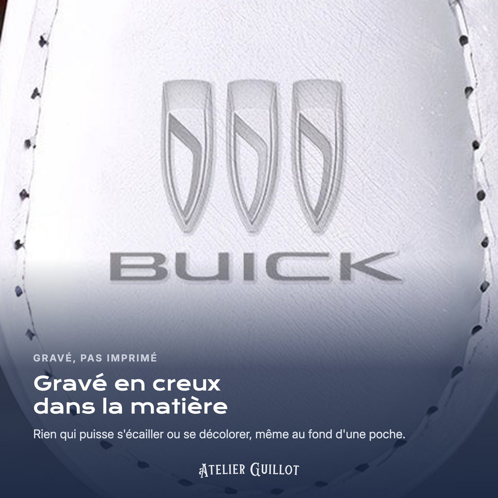 Logo Buick gravé au laser dans le simili cuir