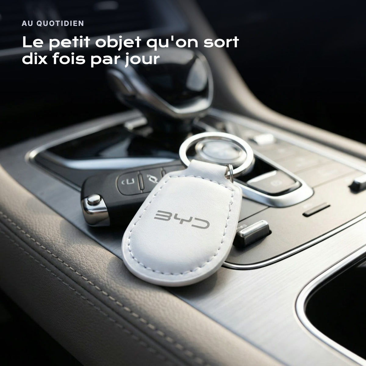 Porte-clés BYD gravé, accroché à une clé