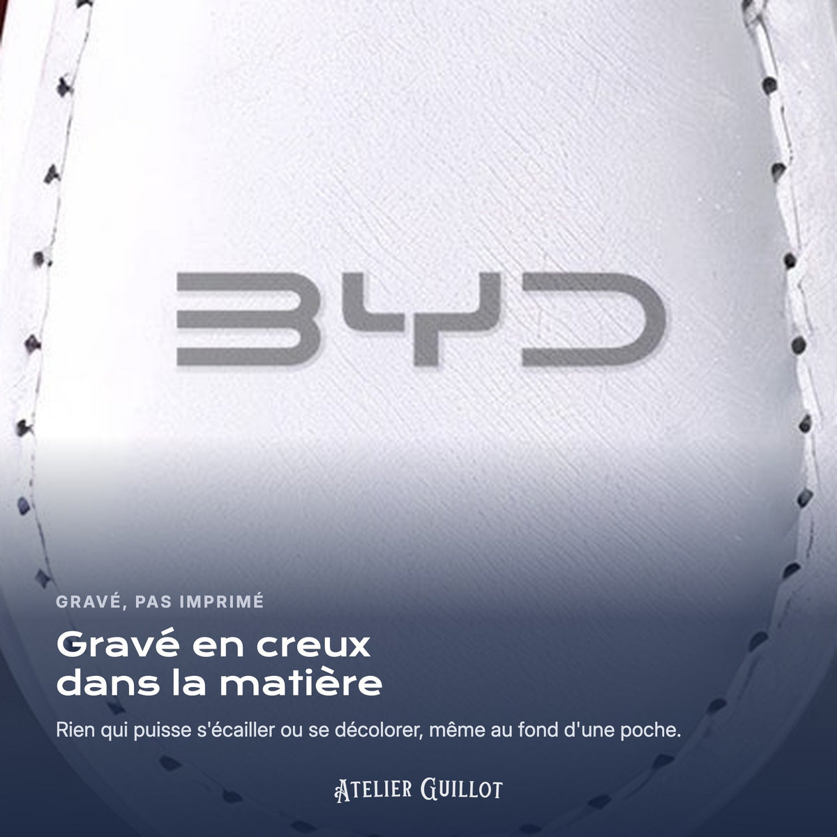 Logo BYD gravé au laser dans le simili cuir
