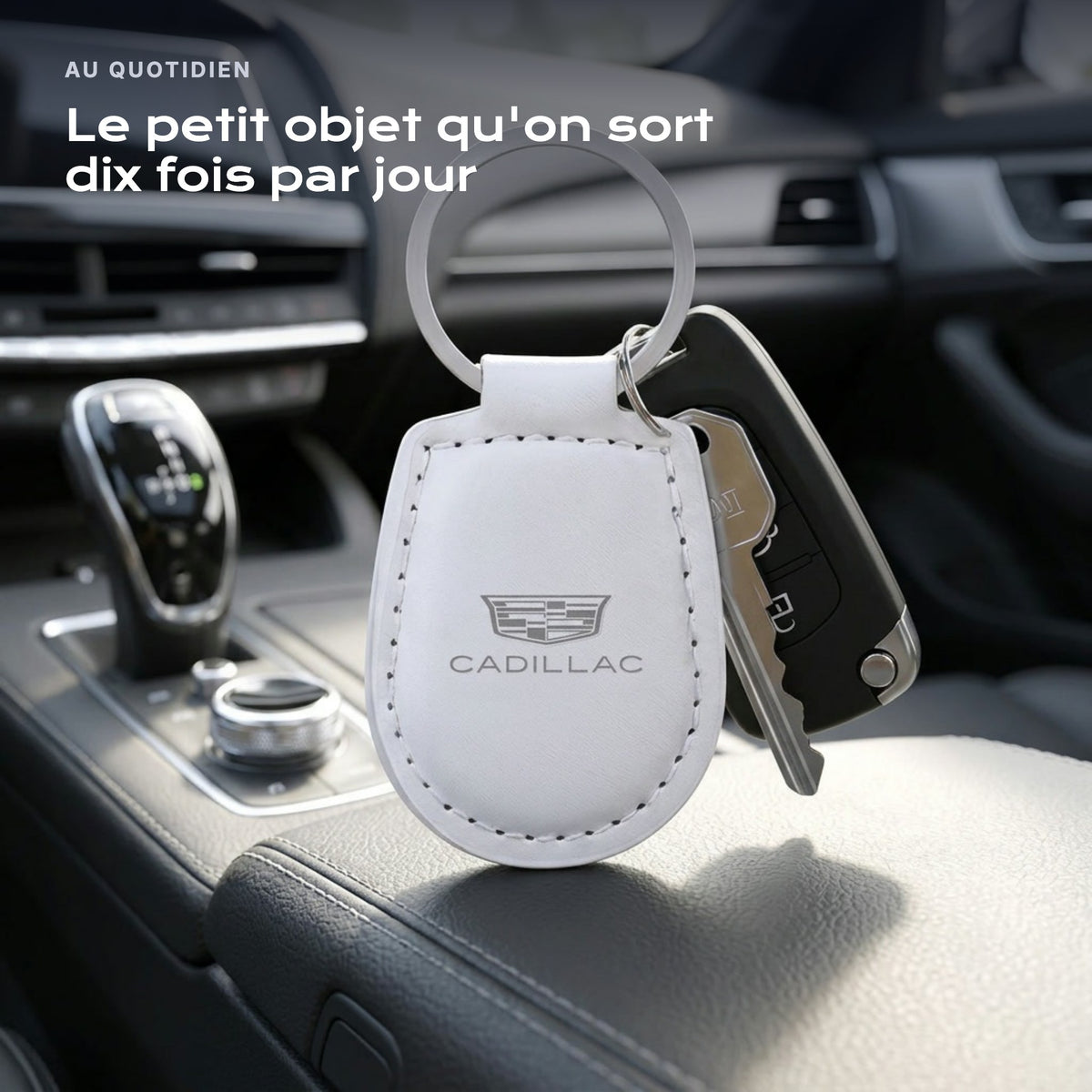 Porte-clés Cadillac gravé, accroché à une clé