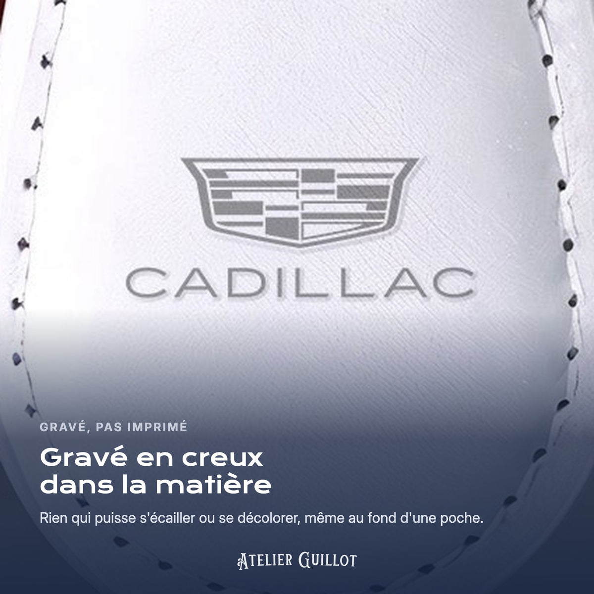 Logo Cadillac gravé au laser dans le simili cuir