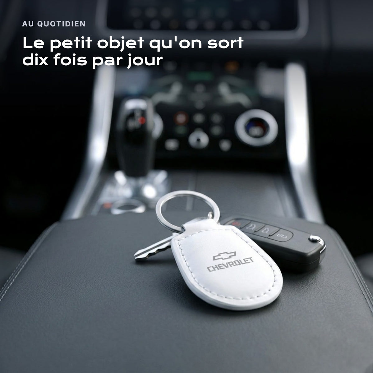 Porte-clés Chevrolet gravé, accroché à une clé