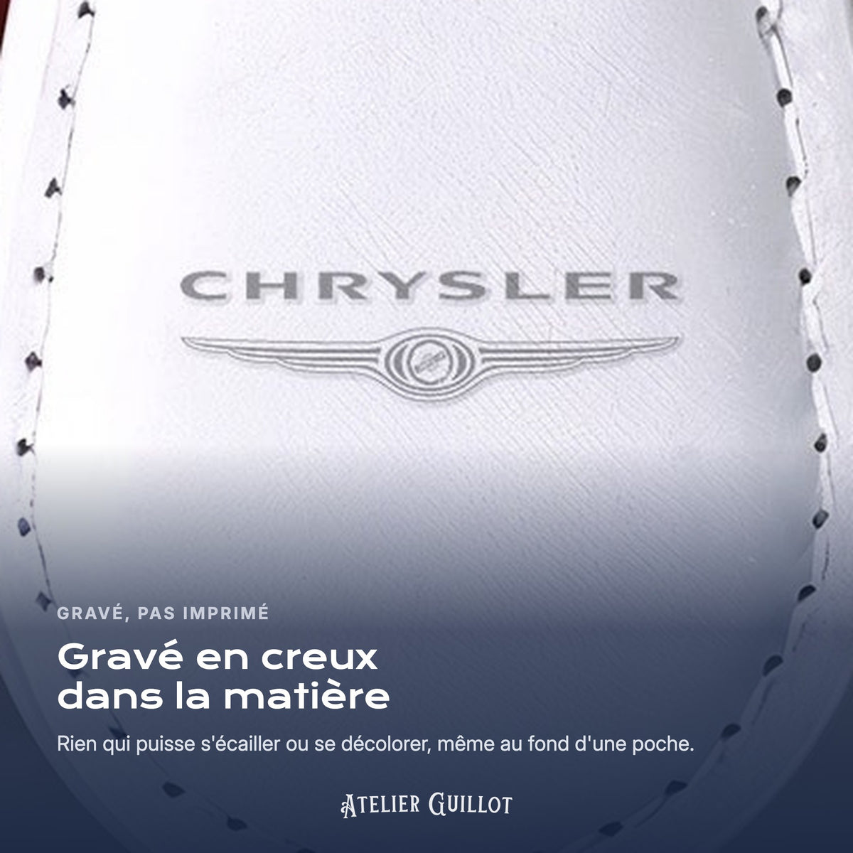 Logo Chrysler gravé au laser dans le simili cuir