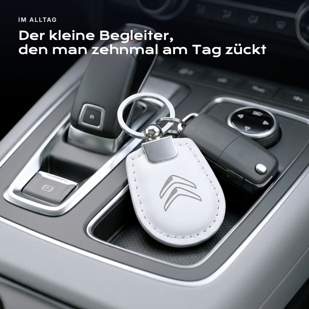 Gravierter Schlüsselanhänger Citroën an einem Schlüssel