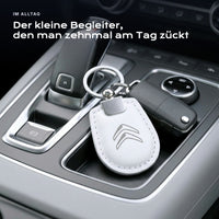 Gravierter Schlüsselanhänger Citroën an einem Schlüssel