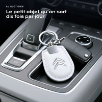 Porte-clés Citroën gravé, accroché à une clé