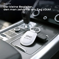 Gravierter Schlüsselanhänger Dacia an einem Schlüssel