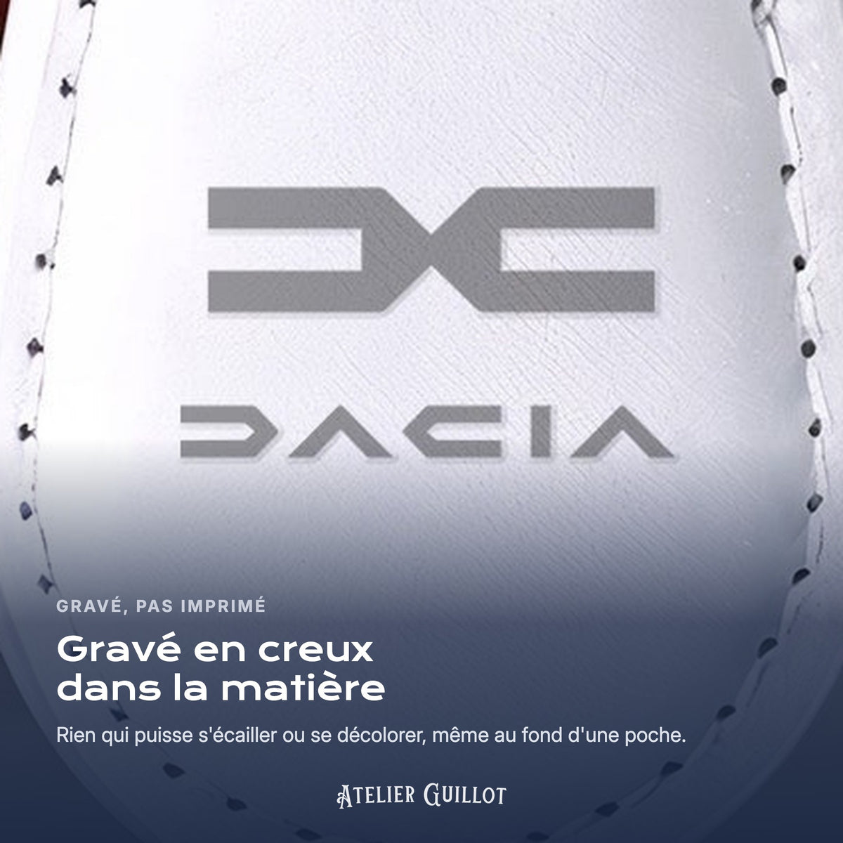 Logo Dacia gravé au laser dans le simili cuir