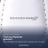 Logo Dodge, per Laser in Kunstleder graviert