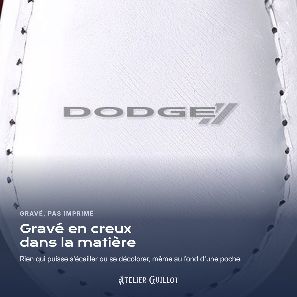 Logo Dodge gravé au laser dans le simili cuir