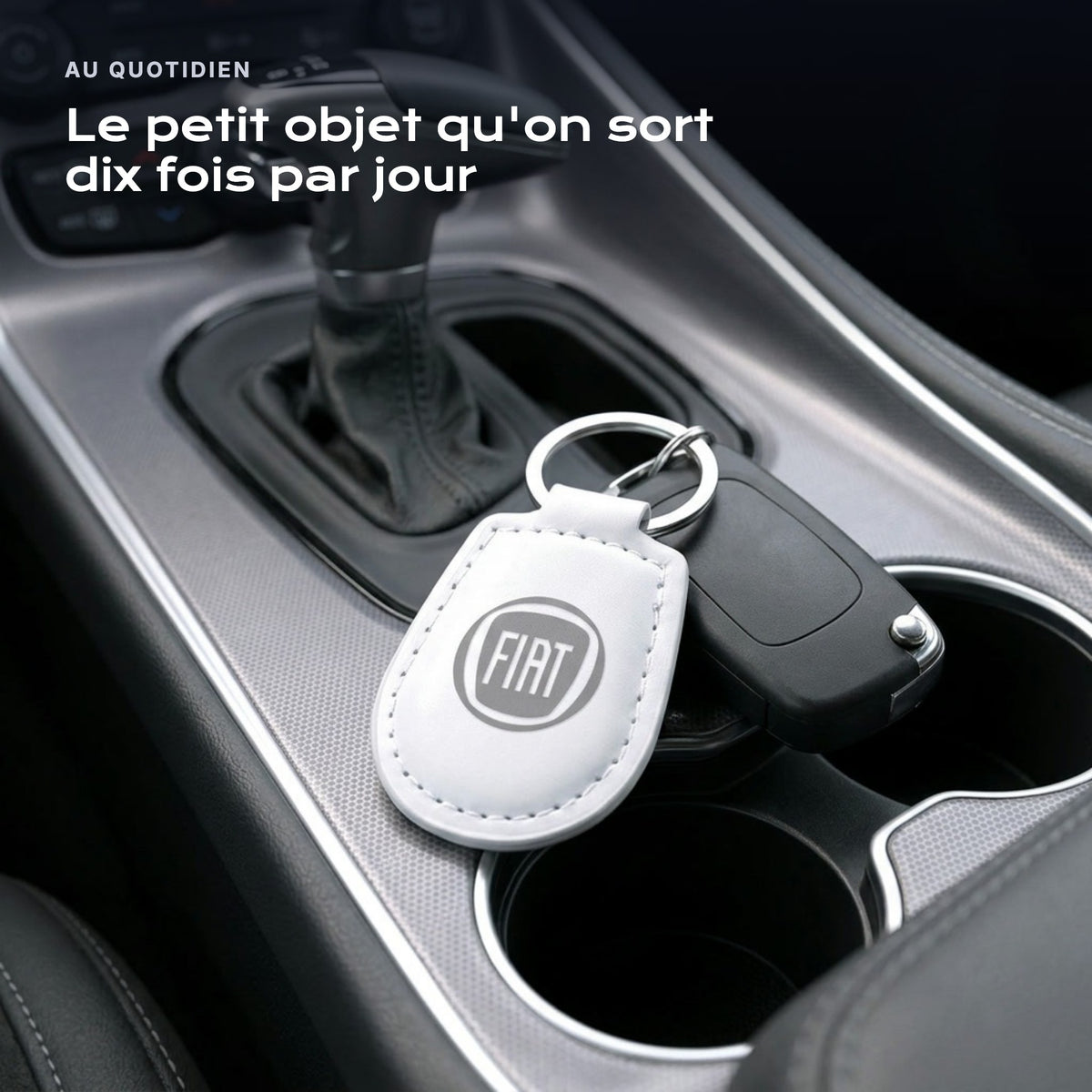 Porte-clés Fiat gravé, accroché à une clé