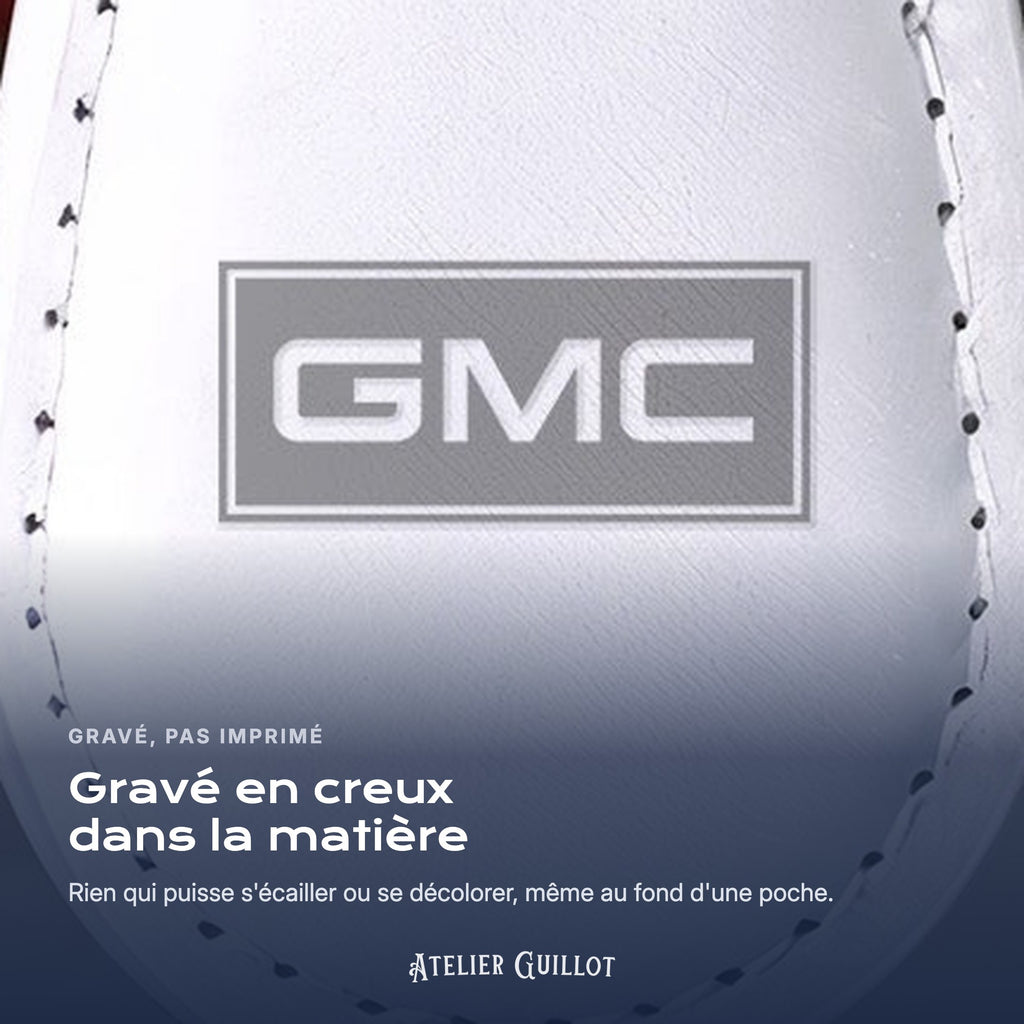 Logo GMC gravé au laser dans le simili cuir