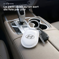 Porte-clés Hyundai gravé, accroché à une clé
