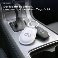 Gravierter Schlüsselanhänger Infiniti an einem Schlüssel