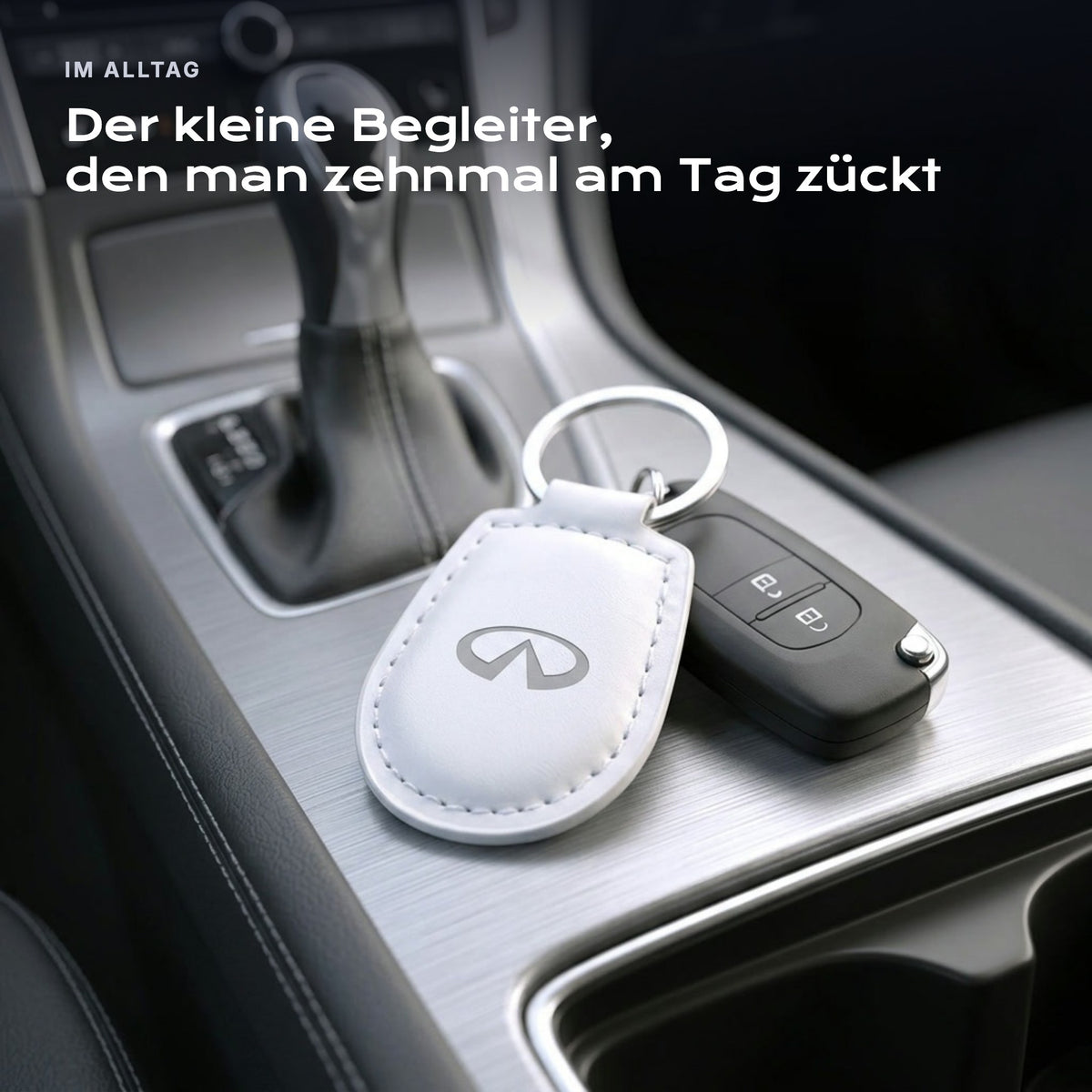Gravierter Schlüsselanhänger Infiniti an einem Schlüssel